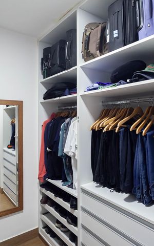 Casa à venda com 1832m², 4 quartos e 6 vagas Casa à venda com 1832m², 4 quartos e 6 vagasCloset da suíte