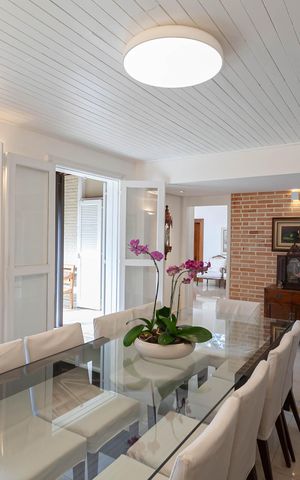 Casa à venda com 1832m², 4 quartos e 6 vagas Casa à venda com 1832m², 4 quartos e 6 vagasSala de jantar