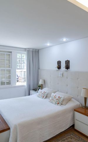 Casa à venda com 1832m², 4 quartos e 6 vagas Casa à venda com 1832m², 4 quartos e 6 vagasSuíte