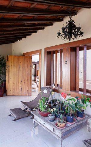Casa à venda com 1832m², 4 quartos e 6 vagas Casa à venda com 1832m², 4 quartos e 6 vagasVaranda