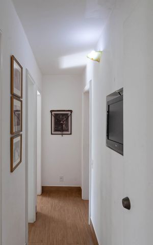 Casa à venda com 1832m², 4 quartos e 6 vagas Casa à venda com 1832m², 4 quartos e 6 vagasCorredor