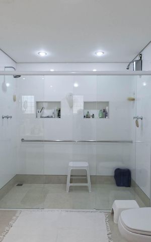 Casa à venda com 1832m², 4 quartos e 6 vagas Casa à venda com 1832m², 4 quartos e 6 vagasBanheiro da suíte