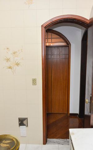 Casa à venda com 418m², 4 quartos e 4 vagas Casa à venda com 418m², 4 quartos e 4 vagasBanheiro 1
