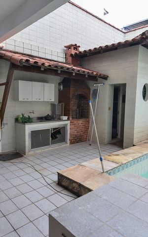 Casa à venda com 418m², 4 quartos e 4 vagas Casa à venda com 418m², 4 quartos e 4 vagasPiscina e Churrasqueira