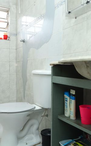 Casa à venda com 320m², 2 quartos e 3 vagasCasa 2 - Banheiro 1