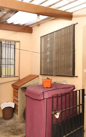 Casa à venda com 320m², 2 quartos e 3 vagasCasa 1 - Área de Serviço