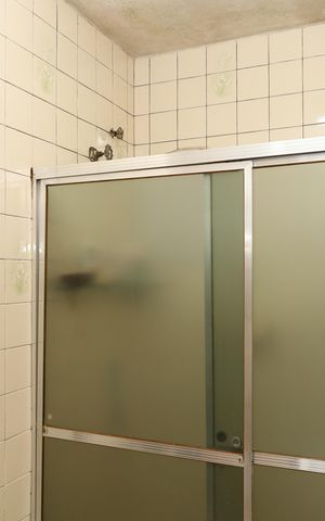 Casa à venda com 320m², 2 quartos e 3 vagasCasa 1 - Banheiro