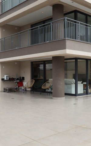 Apartamento para alugar com 346m², 3 quartos e 3 vagasVaranda