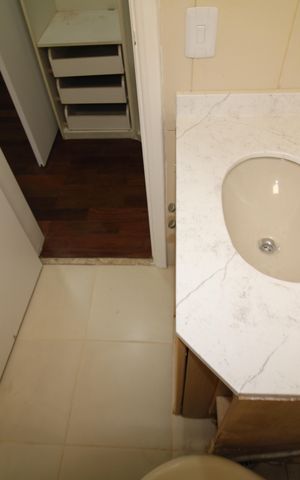 Apartamento à venda com 124m², 3 quartos e 3 vagasQuarto 2 - Banheiro
