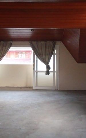 Casa à venda com 432m², 3 quartos e 5 vagas Casa à venda com 432m², 3 quartos e 5 vagasÁtico