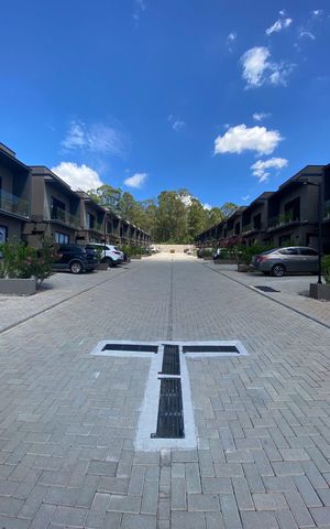 Casa de condomínio à venda com 141m², 3 quartos e 2 vagas