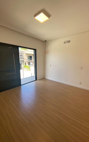 Casa de condomínio à venda com 141m², 3 quartos e 2 vagas
