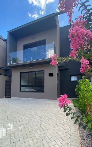Casa de condomínio à venda com 141m², 3 quartos e 2 vagas