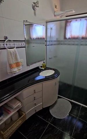 Casa de condomínio à venda com 265m², 3 quartos e 4 vagas