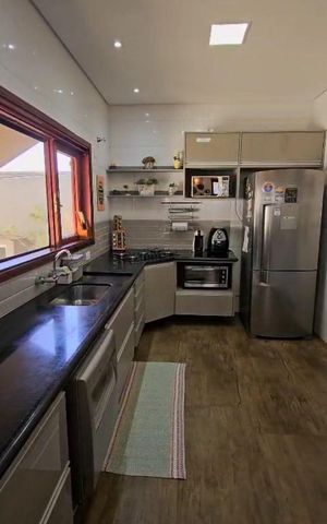 Casa de condomínio à venda com 265m², 3 quartos e 4 vagas