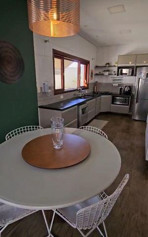Casa de condomínio à venda com 265m², 3 quartos e 4 vagas