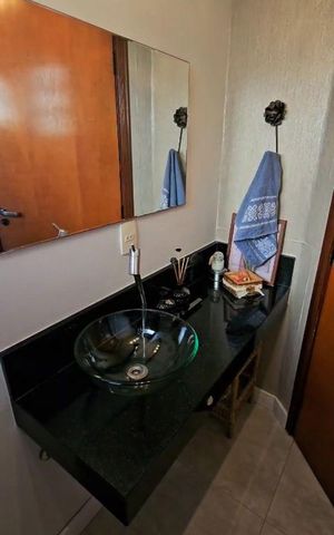 Casa de condomínio à venda com 265m², 3 quartos e 4 vagas
