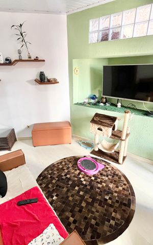 Casa à venda com 70m², 2 quartos e sem vaga Casa à venda com 70m², 2 quartos e sem vagaSala