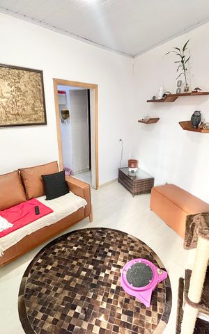 Casa à venda com 70m², 2 quartos e sem vaga Casa à venda com 70m², 2 quartos e sem vagaSala