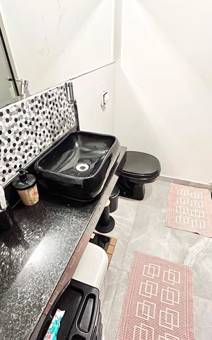 Casa à venda com 70m², 2 quartos e sem vaga Casa à venda com 70m², 2 quartos e sem vagaBanheiro