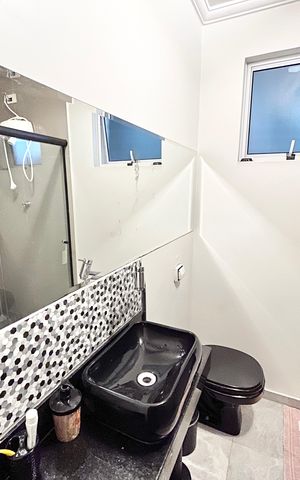 Casa à venda com 70m², 2 quartos e sem vaga Casa à venda com 70m², 2 quartos e sem vagaBanheiro