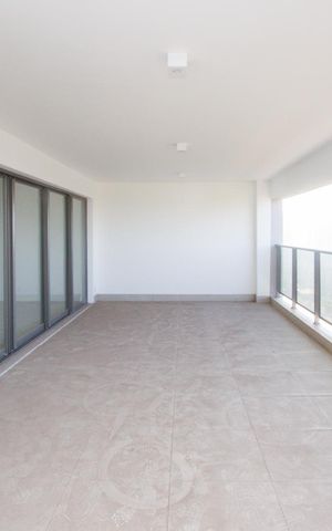 Apartamento à venda com 165m², 3 quartos e 2 vagas Apartamento à venda com 165m², 3 quartos e 2 vagasVaranda da Sala