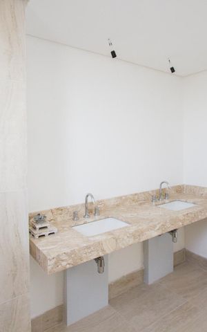 Apartamento à venda com 165m², 3 quartos e 2 vagas Apartamento à venda com 165m², 3 quartos e 2 vagasBanheiro da Suíte