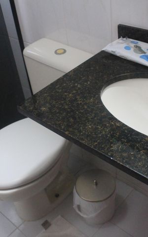 Apartamento à venda com 81m², 2 quartos e 2 vagasBanheiro da Suíte