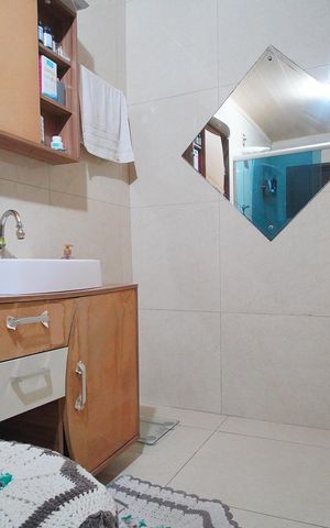 Casa à venda com 200m², 3 quartos e 2 vagasBanheiro 1