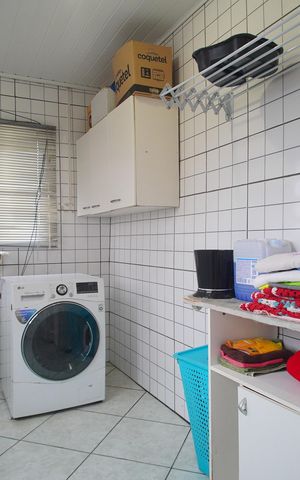 Casa à venda com 200m², 3 quartos e 2 vagasÁrea de Serviço