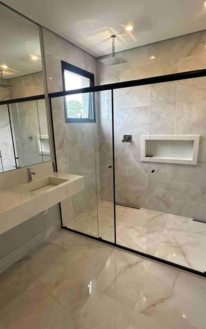 Casa de condomínio à venda com 250m², 3 quartos e 4 vagas Casa de condomínio à venda com 250m², 3 quartos e 4 vagasBanheiro - Suite Principal