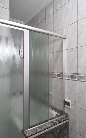 Apartamento à venda com 107m², 3 quartos e 3 vagas Apartamento à venda com 107m², 3 quartos e 3 vagasBanheiro da suíte