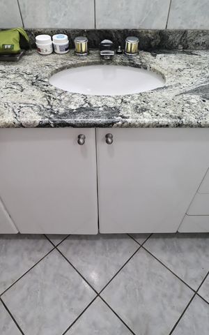 Apartamento à venda com 107m², 3 quartos e 3 vagas Apartamento à venda com 107m², 3 quartos e 3 vagasBanheiro da suíte
