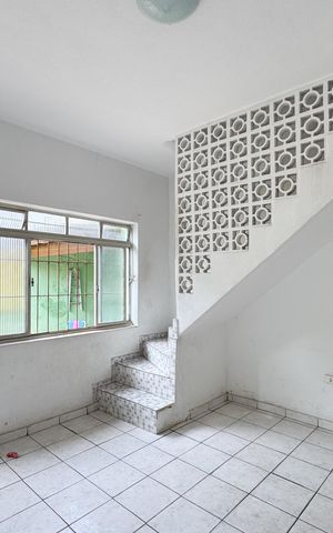 Casa à venda com 2700m², 4 quartos e 2 vagas Casa à venda com 2700m², 4 quartos e 2 vagasSala - Casa 2