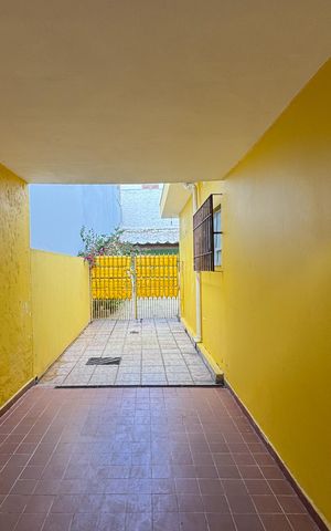Casa à venda com 2700m², 4 quartos e 2 vagas Casa à venda com 2700m², 4 quartos e 2 vagasÁrea externa