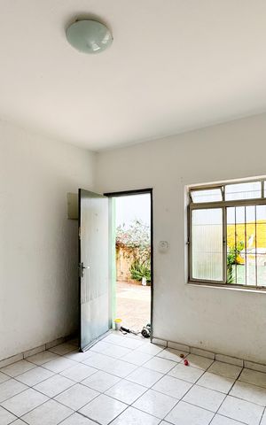 Casa à venda com 2700m², 4 quartos e 2 vagas Casa à venda com 2700m², 4 quartos e 2 vagasSala - Casa 2