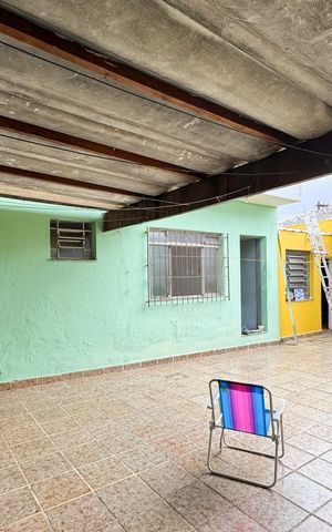 Casa à venda com 2700m², 4 quartos e 2 vagas Casa à venda com 2700m², 4 quartos e 2 vagasÁrea de Serviço