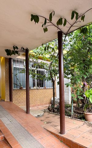 Casa à venda com 2700m², 4 quartos e 2 vagas Casa à venda com 2700m², 4 quartos e 2 vagasÁrea externa