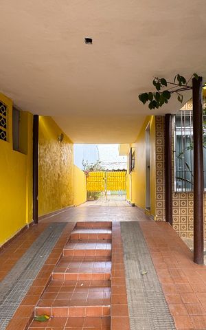 Casa à venda com 2700m², 4 quartos e 2 vagas Casa à venda com 2700m², 4 quartos e 2 vagasÁrea externa