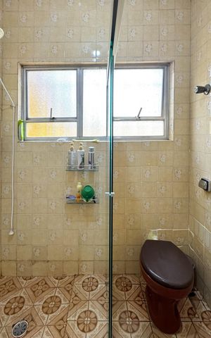Casa à venda com 2700m², 4 quartos e 2 vagas Casa à venda com 2700m², 4 quartos e 2 vagasBanheiro Social - Casa 1