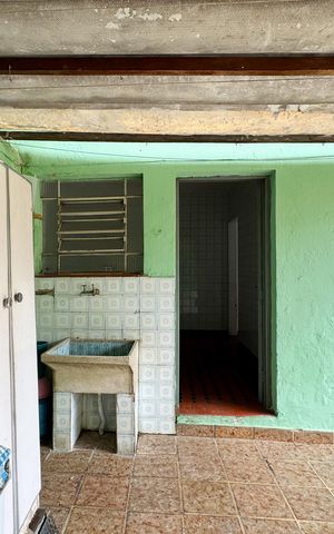 Casa à venda com 2700m², 4 quartos e 2 vagas Casa à venda com 2700m², 4 quartos e 2 vagasÁrea de Serviço