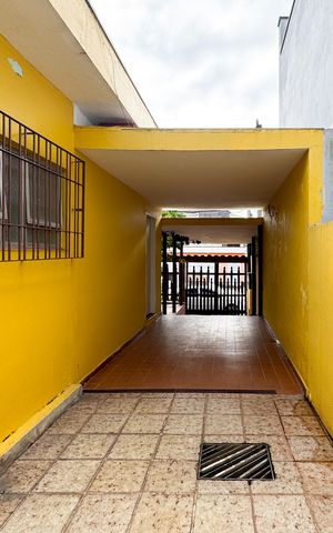 Casa à venda com 2700m², 4 quartos e 2 vagas Casa à venda com 2700m², 4 quartos e 2 vagasÁrea externa