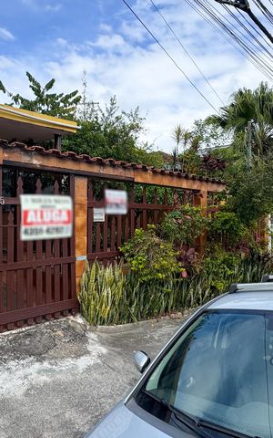 Casa à venda com 2700m², 4 quartos e 2 vagas Casa à venda com 2700m², 4 quartos e 2 vagasFachada
