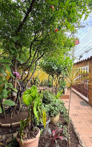 Casa à venda com 2700m², 4 quartos e 2 vagas Casa à venda com 2700m², 4 quartos e 2 vagasÁrea externa
