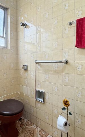 Casa à venda com 2700m², 4 quartos e 2 vagas Casa à venda com 2700m², 4 quartos e 2 vagasBanheiro Social - Casa 1