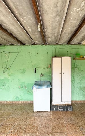 Casa à venda com 2700m², 4 quartos e 2 vagas Casa à venda com 2700m², 4 quartos e 2 vagasÁrea de Serviço
