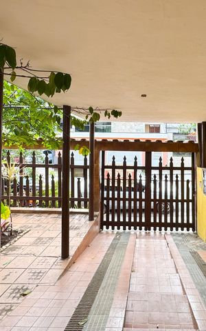 Casa à venda com 2700m², 4 quartos e 2 vagas Casa à venda com 2700m², 4 quartos e 2 vagasÁrea externa
