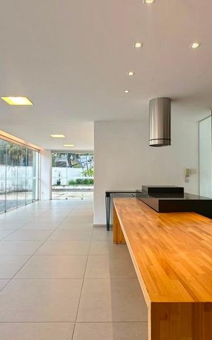 Apartamento à venda com 380m², 4 quartos e 3 vagas Apartamento à venda com 380m², 4 quartos e 3 vagasÁrea comum/salão de festas
