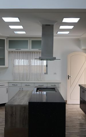 Casa para alugar com 340m², 4 quartos e 3 vagasCozinha 