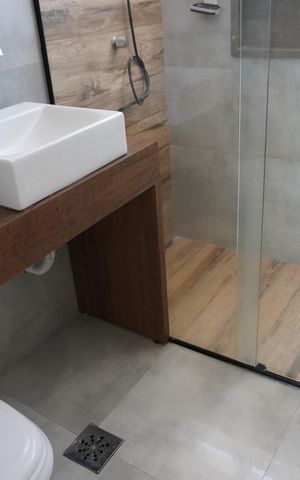 Casa de condomínio para alugar com 246m², 3 quartos e 4 vagasBanheiro